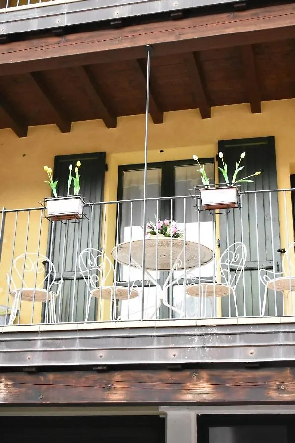 B&B Tulipano Crone 0*,  Italia